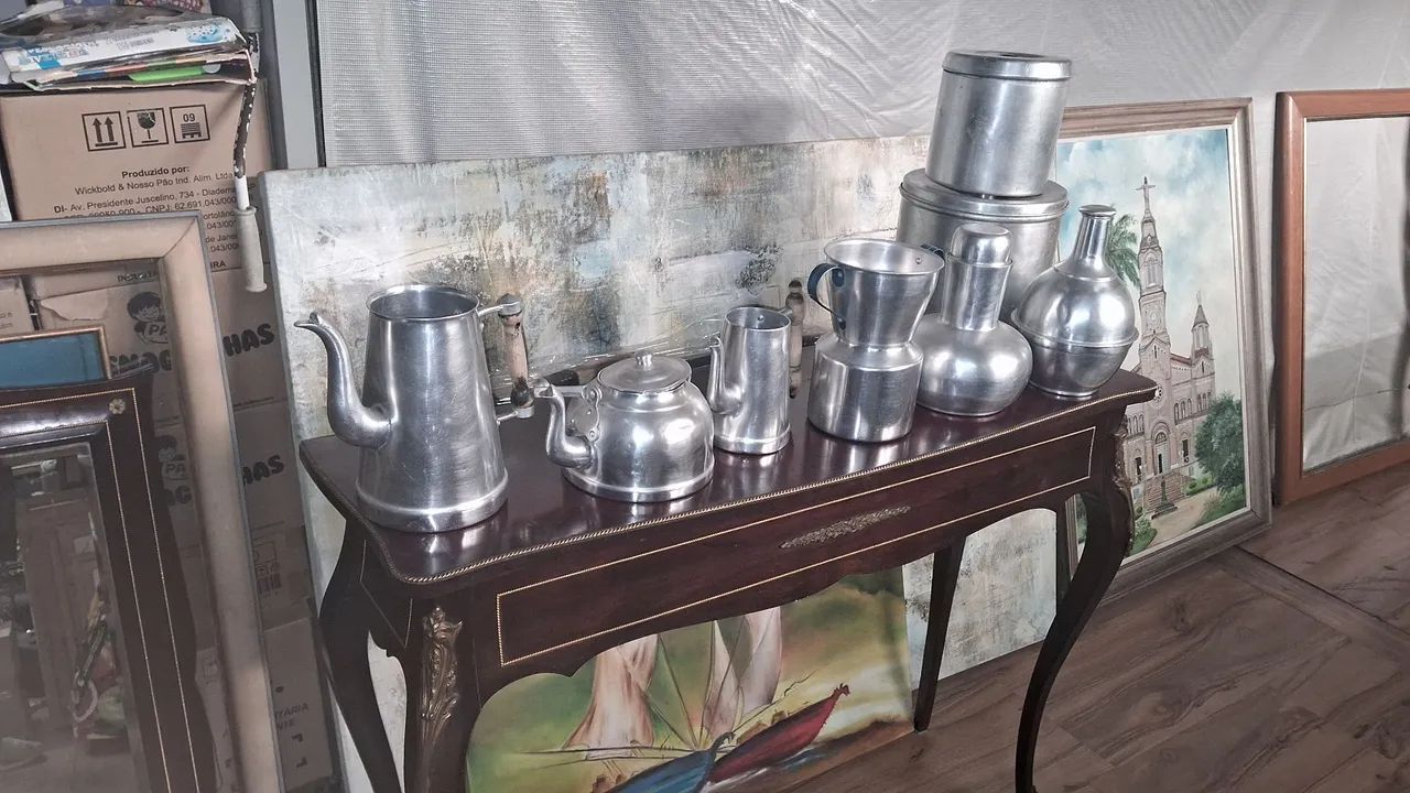 Bules e peças antigas em alumínio para servir ou decorar 