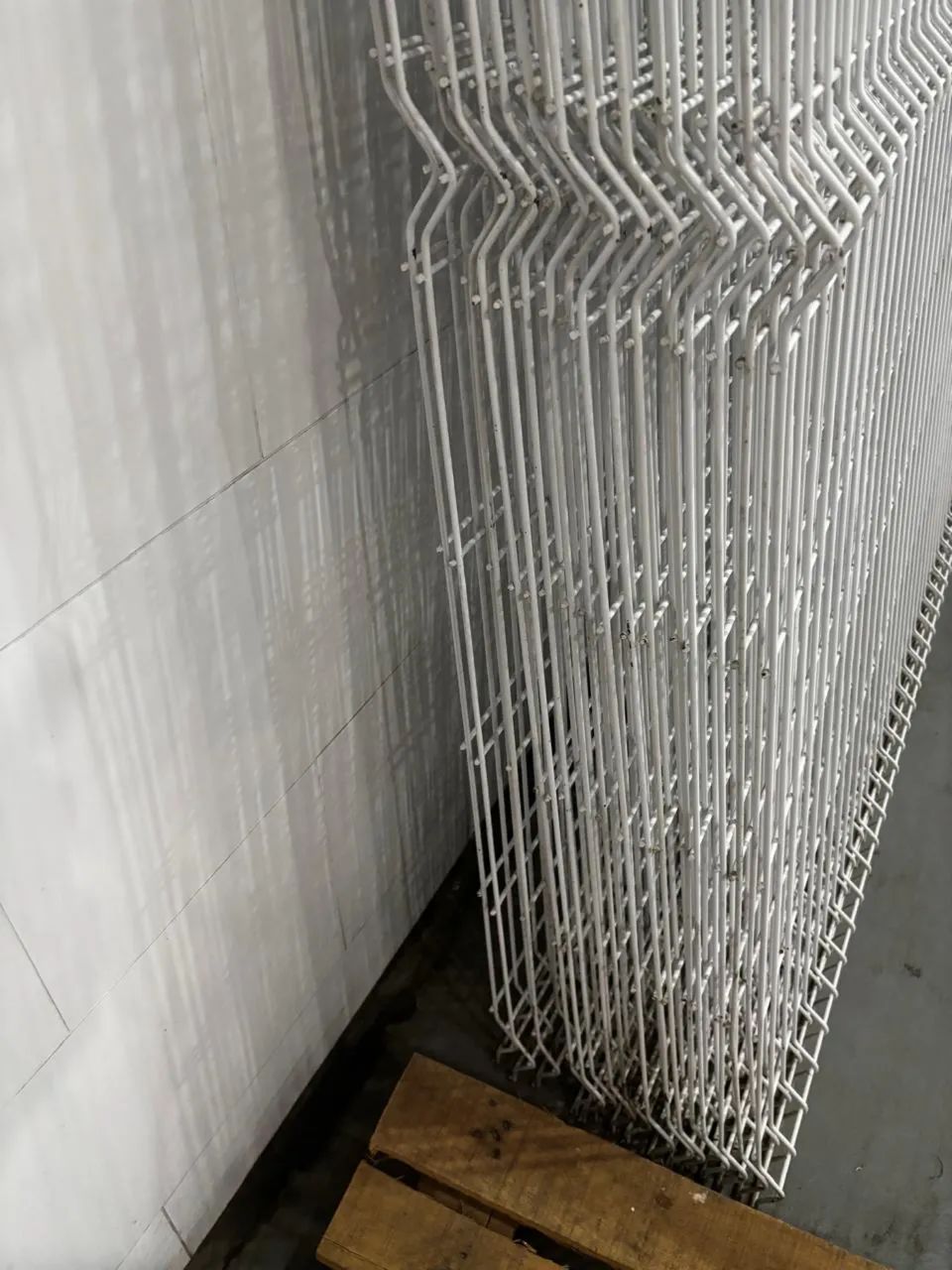 Vendo no RJ kit com 8 Gradis Metálicos Belgo e 8 postes metálicos cor branca  - Foto 4