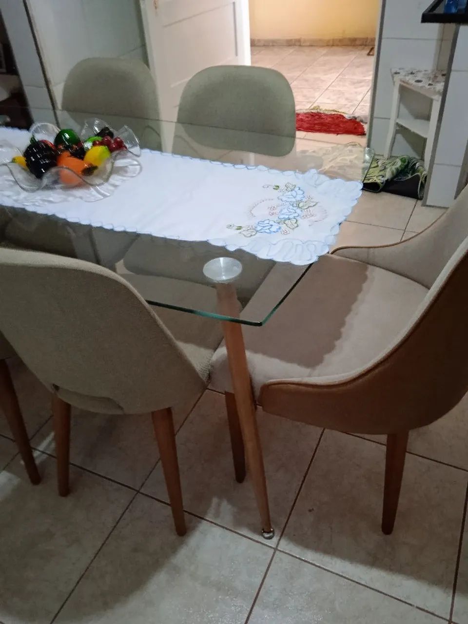 Conjunto de mesa com 4 cadeira e 2 poltronas, linda ? - Foto 5