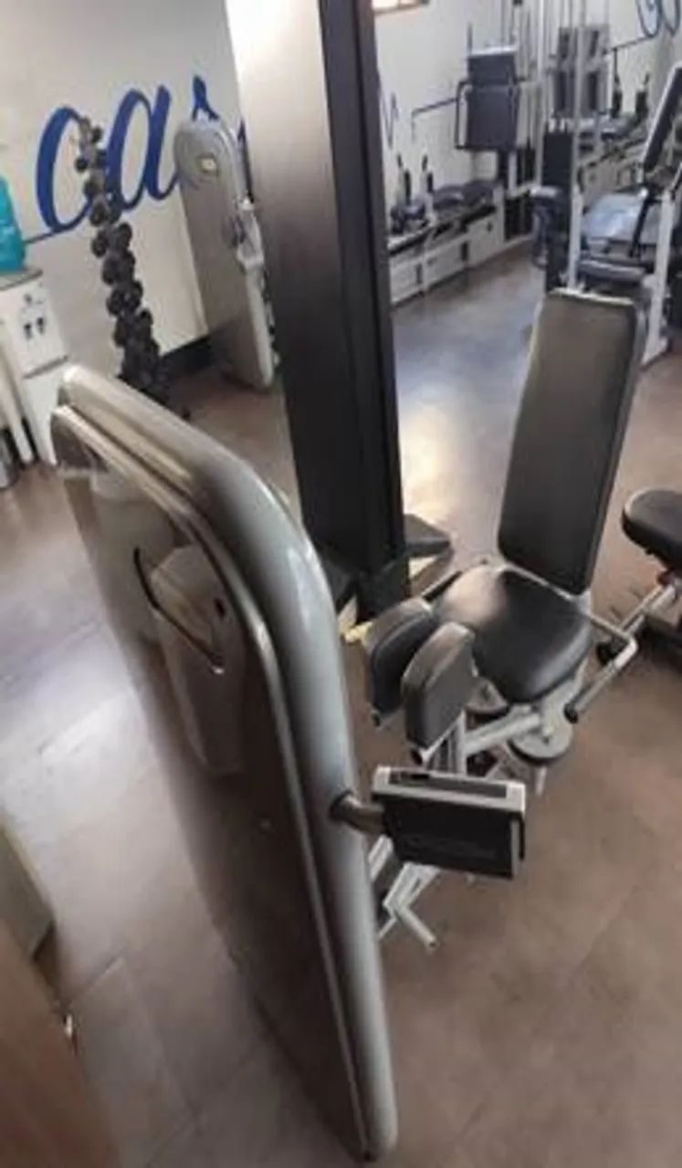 Vendo Cadeira Adutora - Technogym Element  - Foto 2