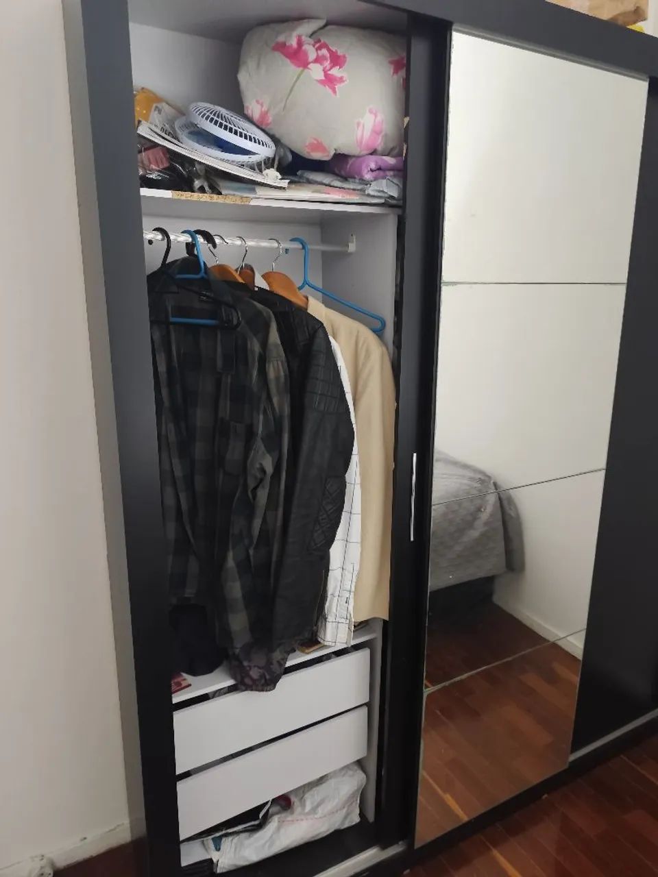 Armário de quarto com espelho.  - Foto 4