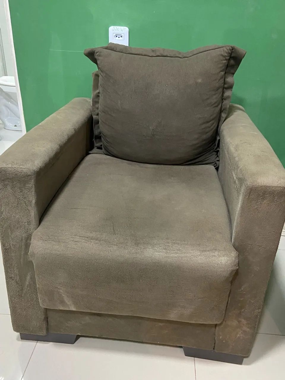 Poltrona Confortável (Estilo cadeira/ sofá) - Marrom 