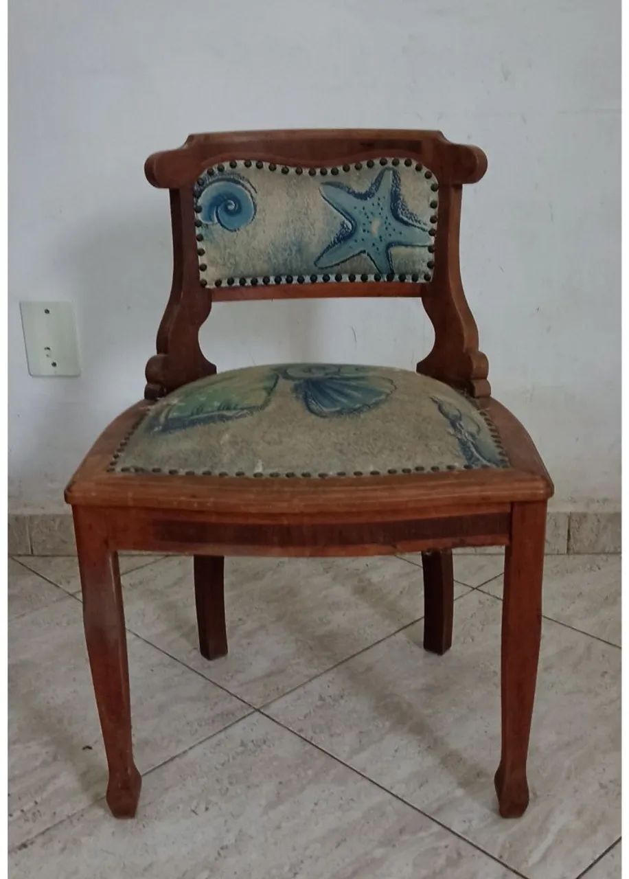 Cadeira Pequena antiga