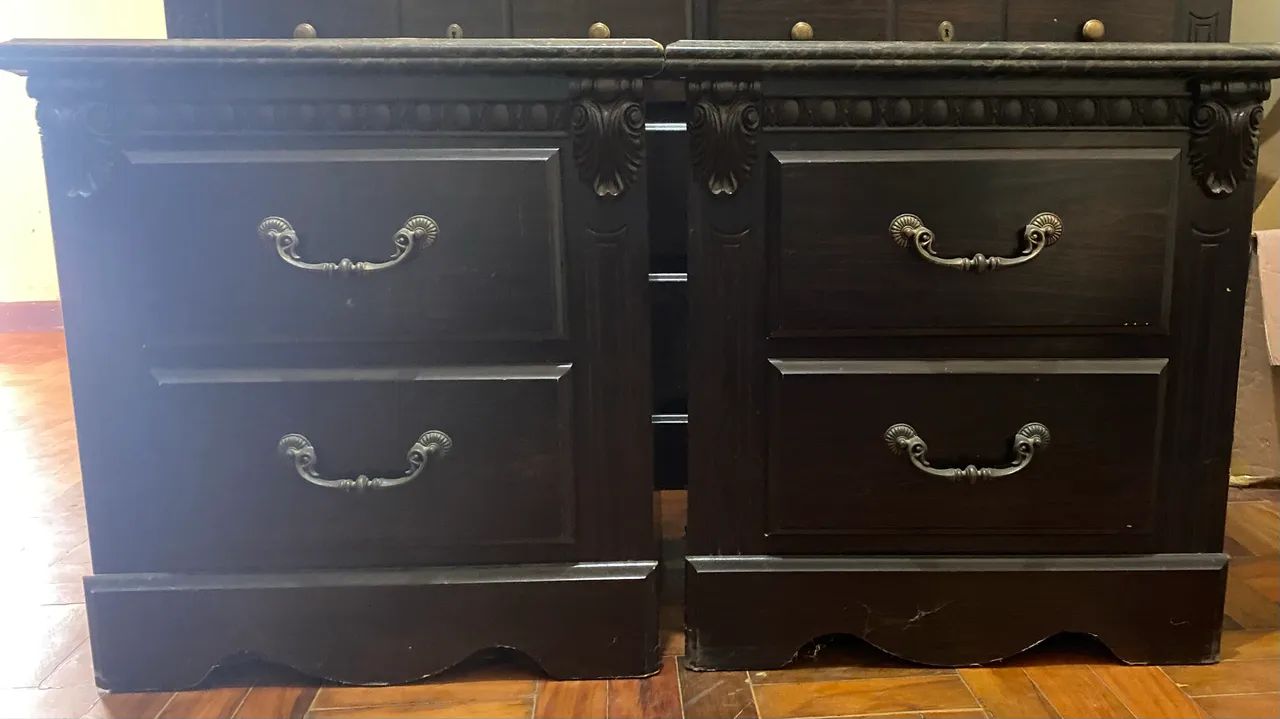 Cama/ criado mudo/ cômoda