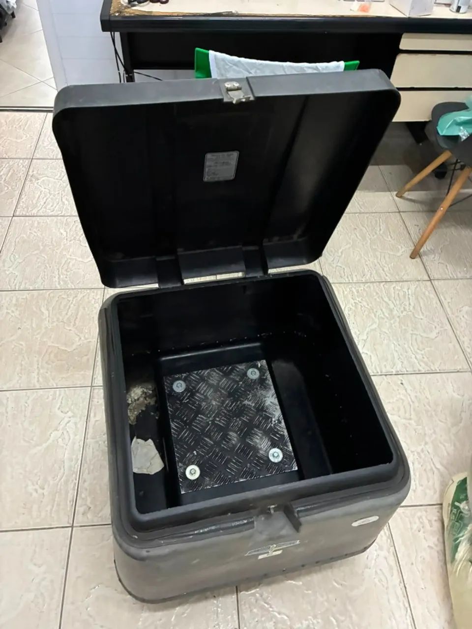 Bau de moto 80 Litros, Com Suporte para Moto - Foto 2