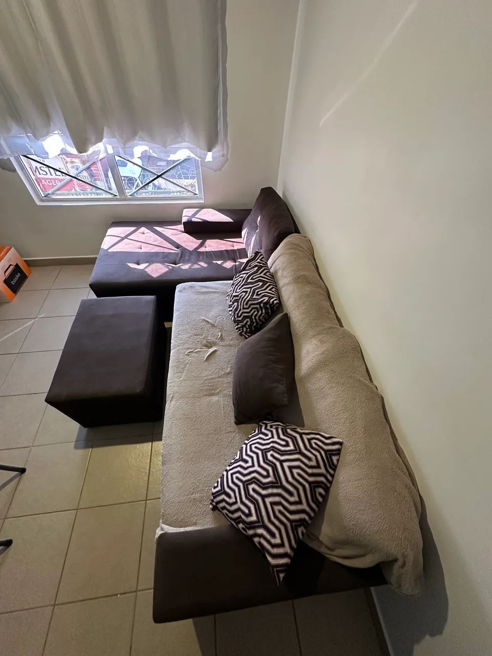 Vendo Sofá Semi Novo 3 lugares - Foto 4