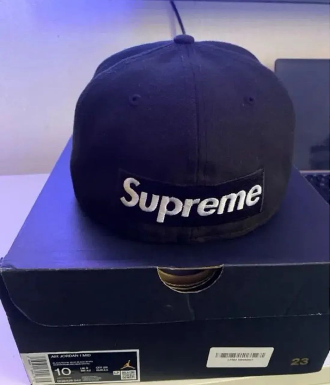 Boné Supreme New Era Reverse,  7 1/4