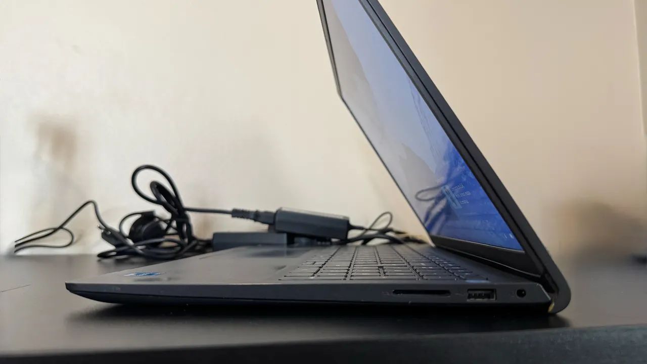 Dell Inspiron 15 3511 - i3 11ª Geração / SSD 256GB / 8GB / Windows