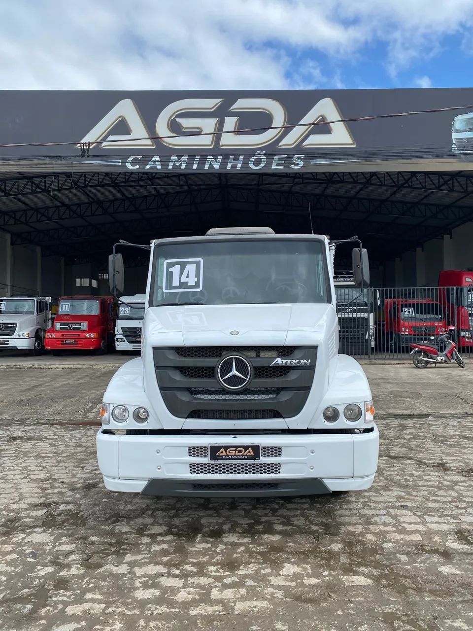 M/Benz 1319 Ano 2014