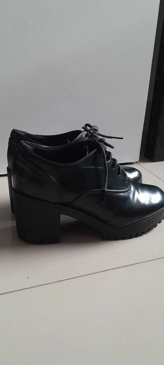 Bota Satinato Tratorada Preta  - Foto 2