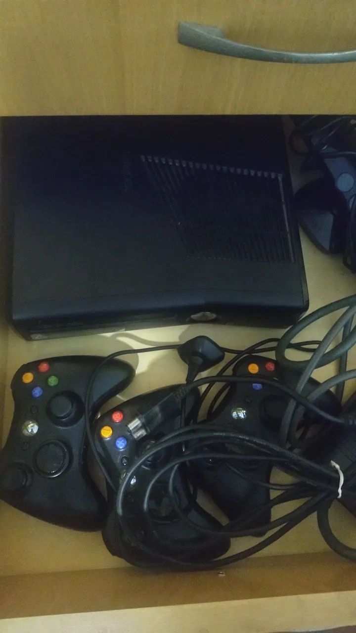 xbox 360 slim preto jogos e kinect - Foto 2