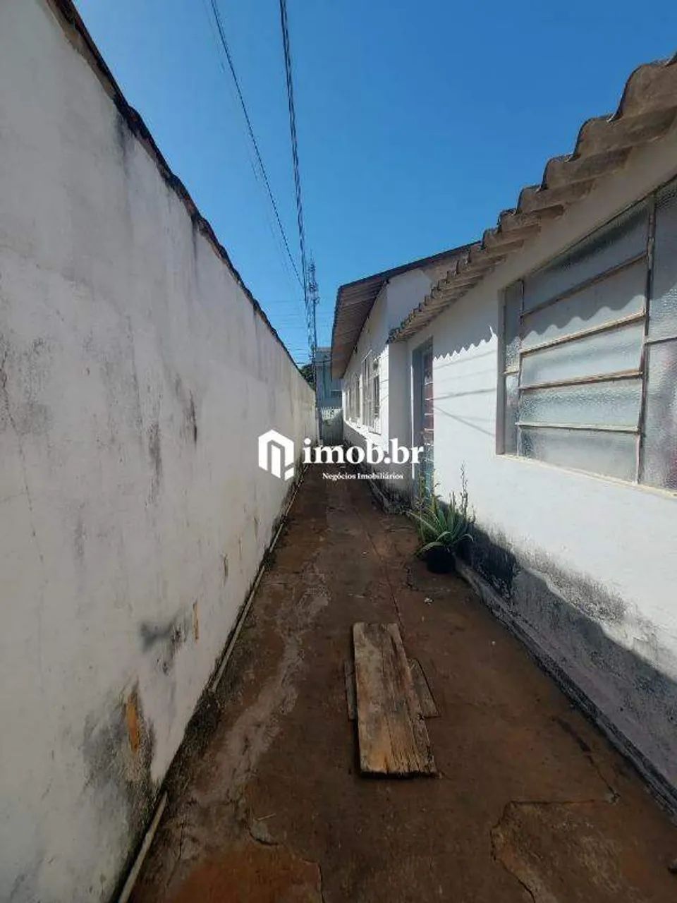 Casa de Fundo no Bairro Estados Unidos com 2 Quartos - Foto 4