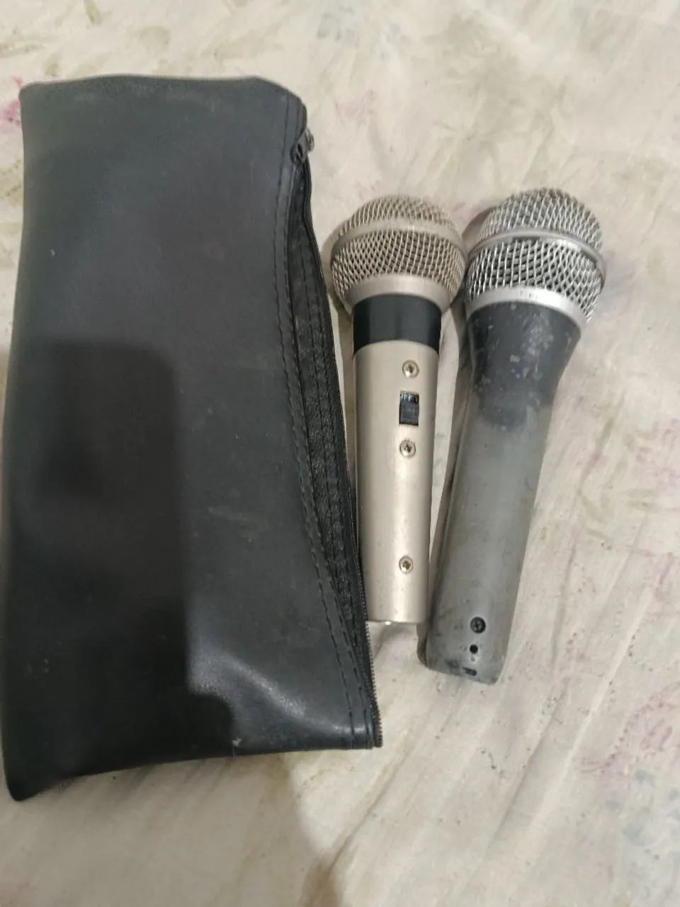 Vendo dois microfones 