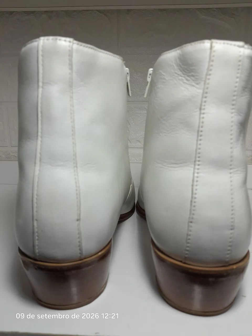 Bota masculina couro branco usada - Foto 4