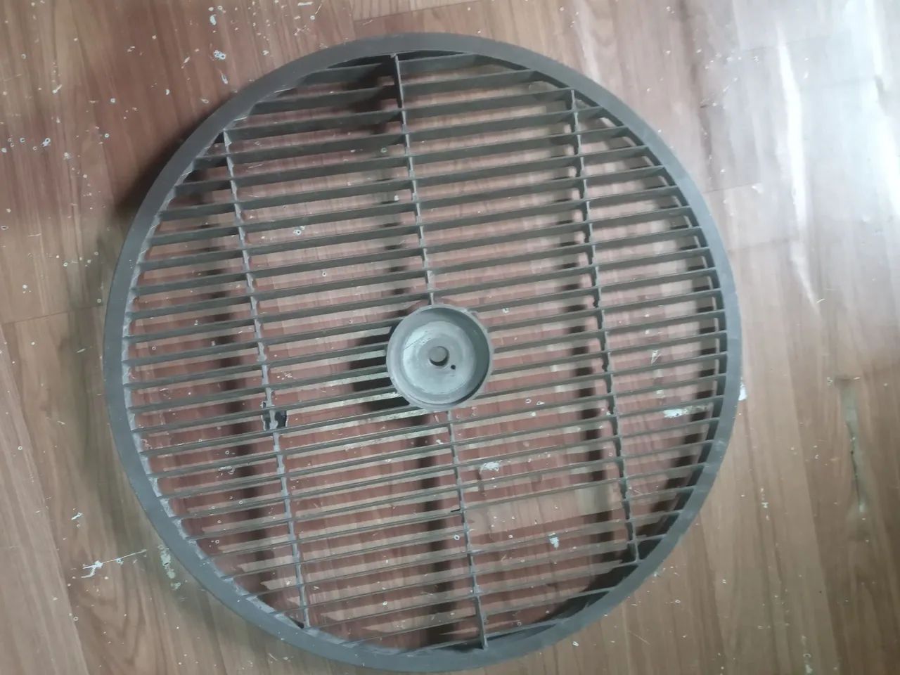 Grade circulador de ar antigo 