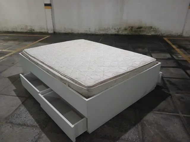 Cama de casal com colchão Ortobom e 4 gavetões