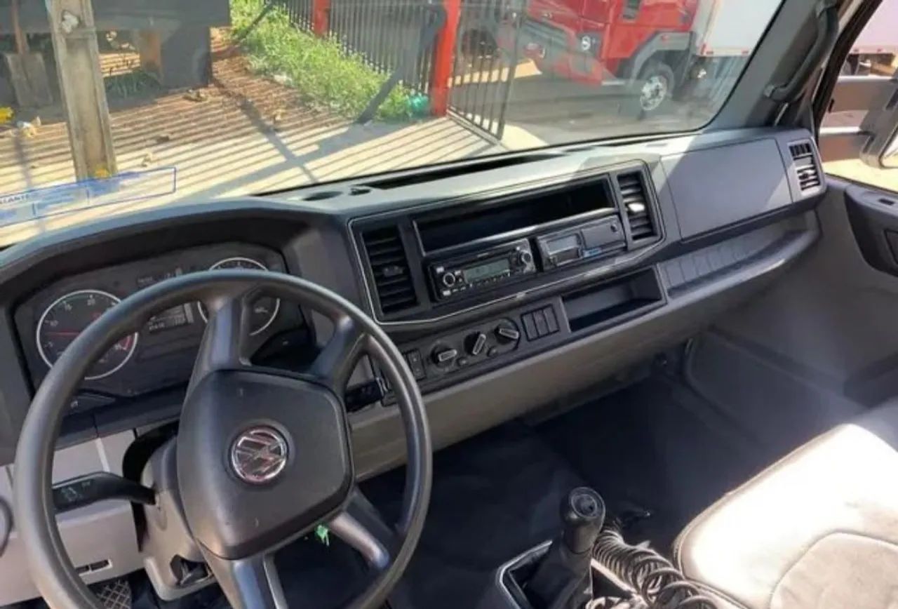 VW Delivery 11-180 Baú 2019 - Foto 5