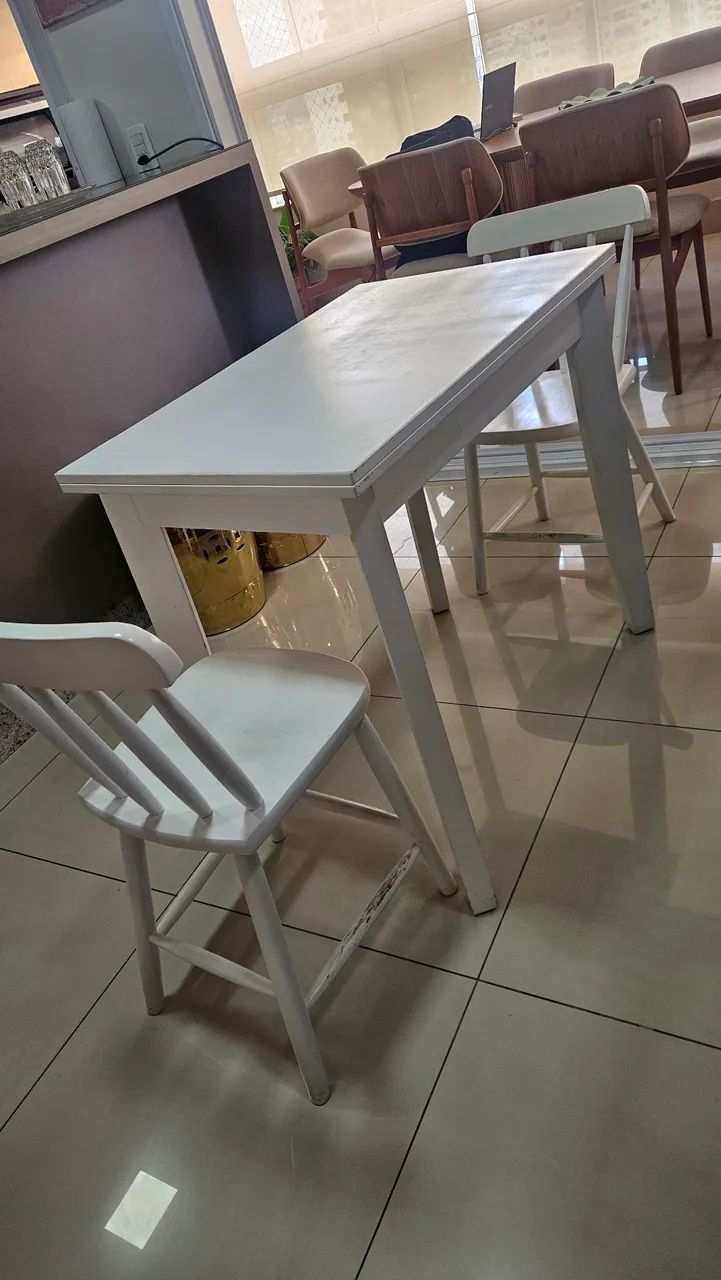 Mesa extensível com 2 cadeiras 