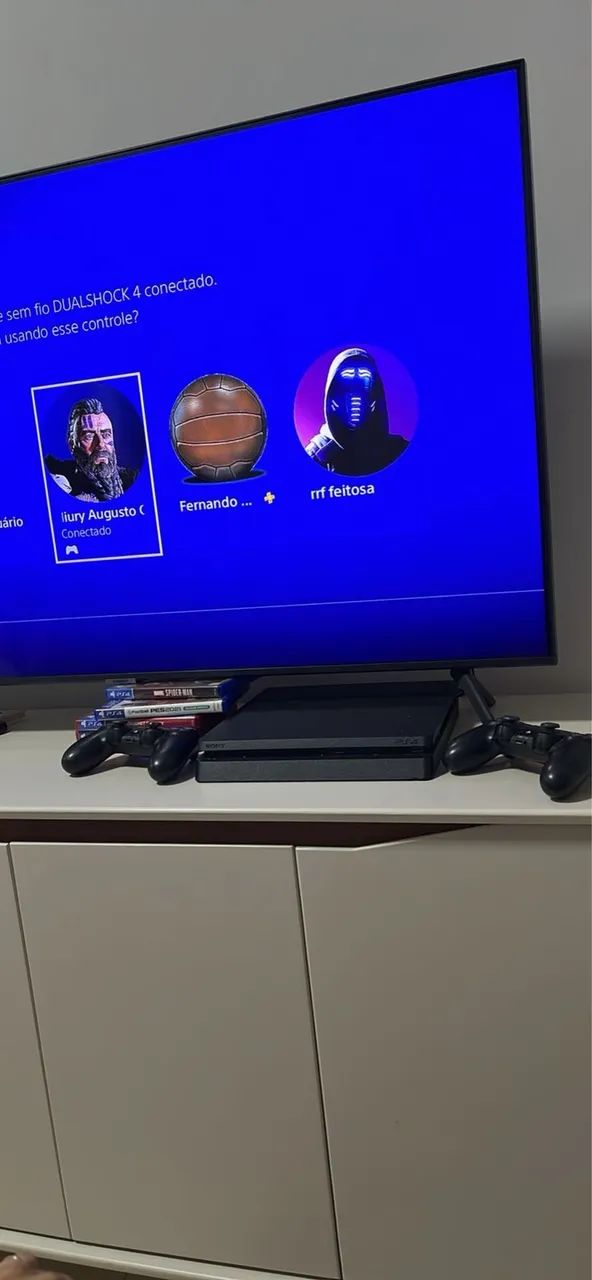 PS4 com 2 controles e 5 jogos - Foto 3