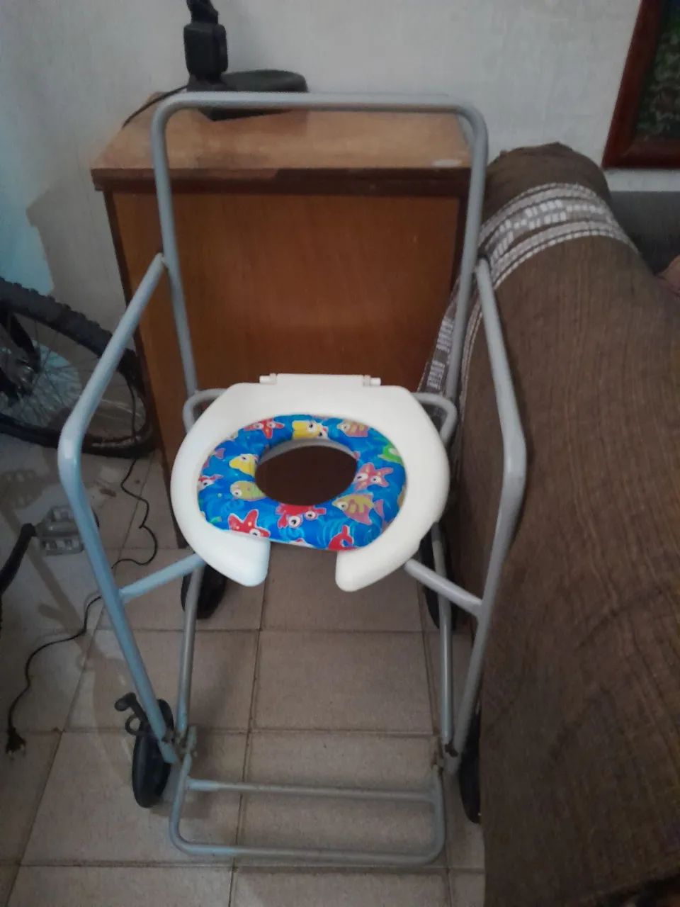 Cadeira de rodas para banho - Foto 2