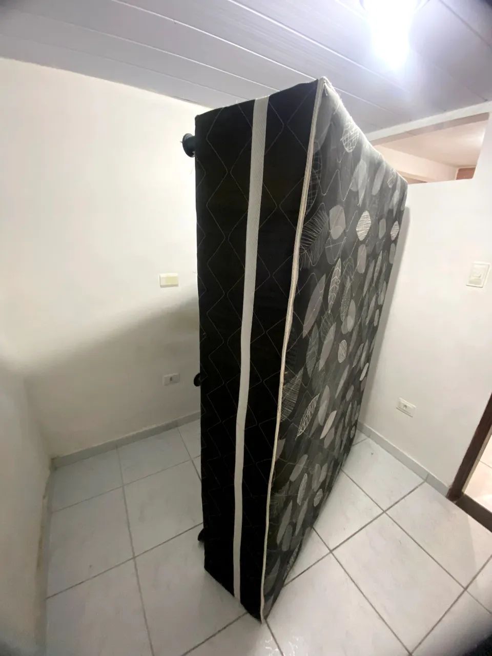 Base Box de Casal Usada - Ótimo Estado - R$ 150 - Foto 2