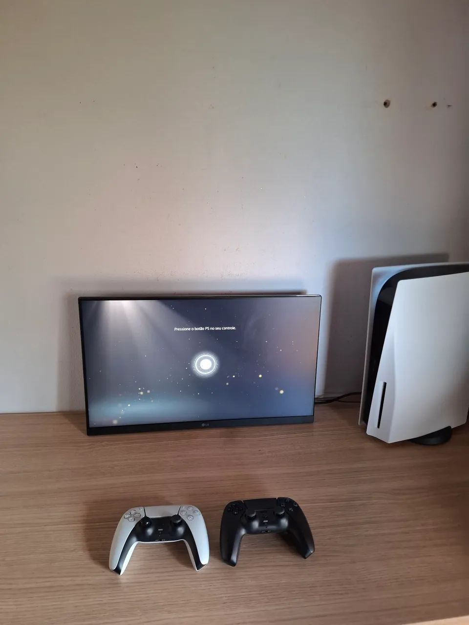 Playstation 5 normal com leitor + 2 controles.  - Foto 4