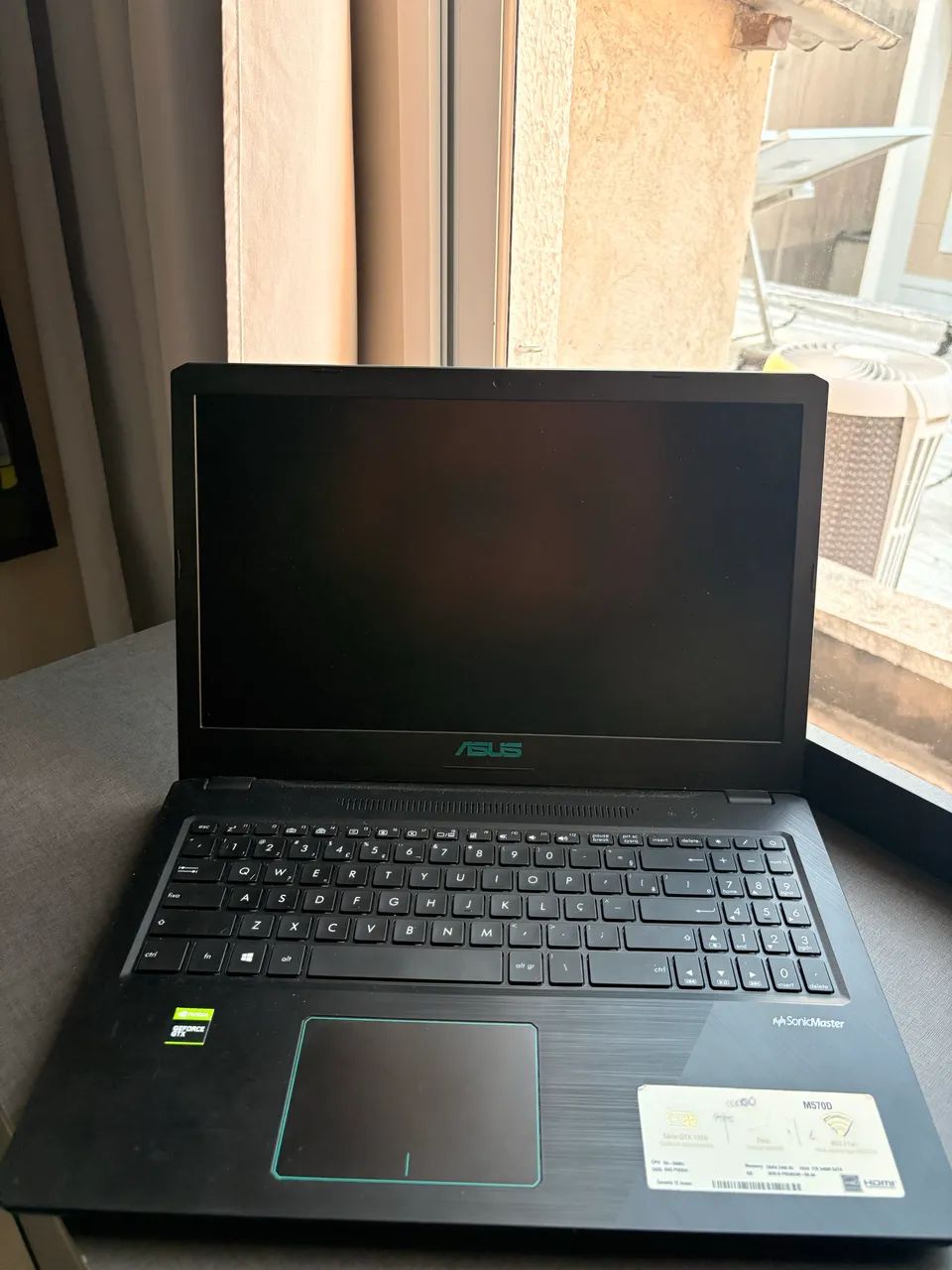 Notebook Asus M570D