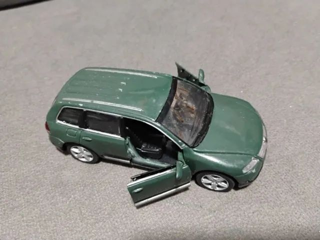 Miniatura Volkswagen Touareg Welly - com detalhes conforme fotos