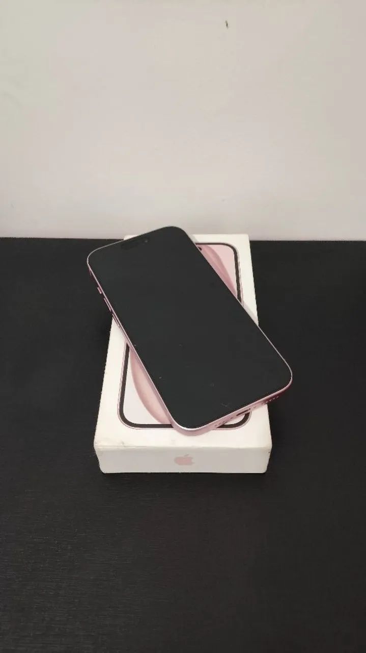 iPhone 15 128GB Rosa Sem Defeitos com Capinhas e Carregador - Foto 2