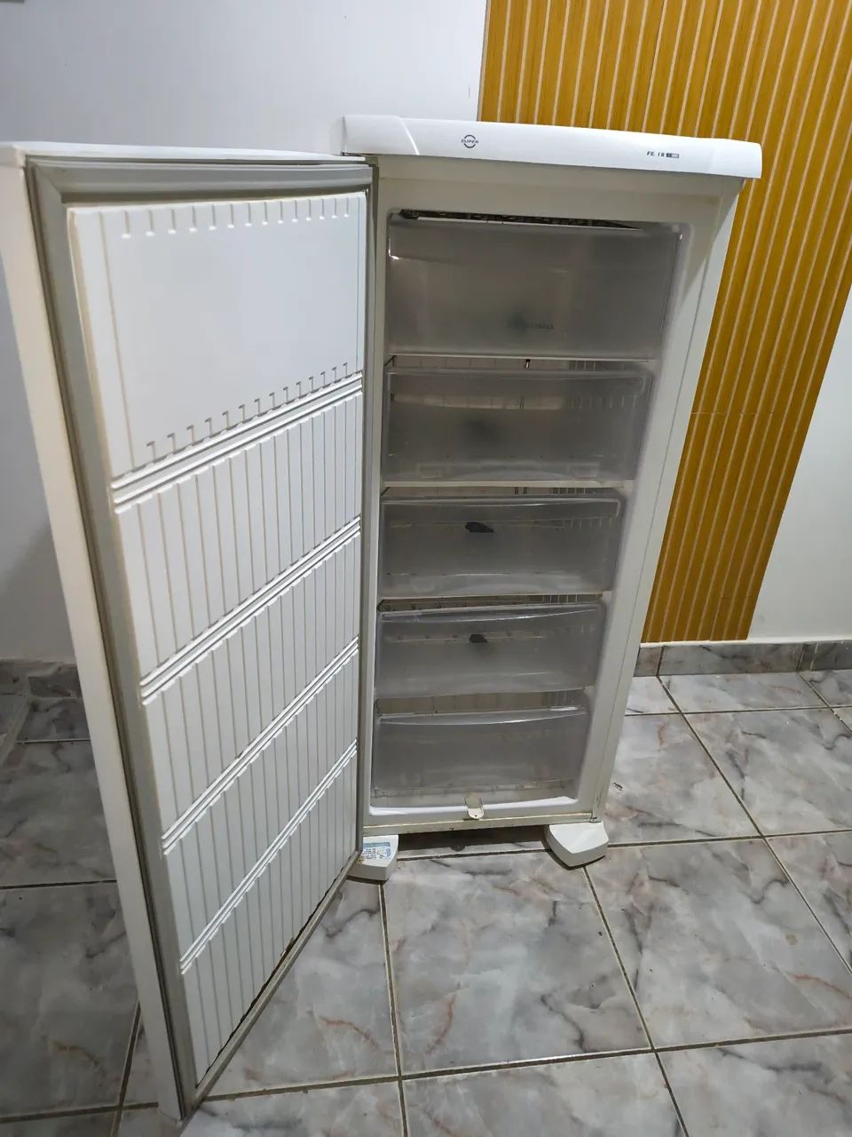 Vendo freezer praticamente novo - Foto 5