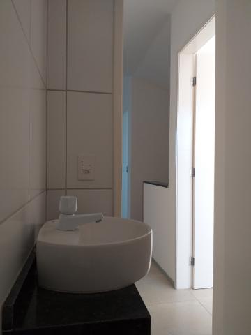 Linda casa em condomínio com ótima localização - Foto 19