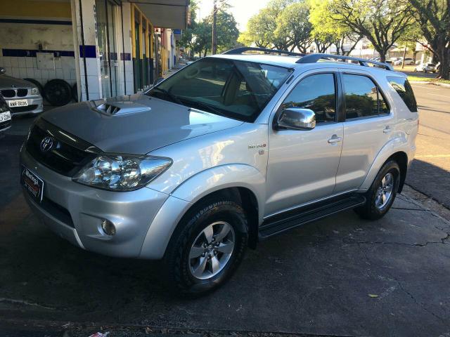 Toyota - Hilux SW4 SRV D4-D 4x4 3.0 TDI Diesel Aut Prata 2007