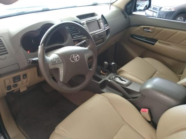 TOYOTA HILUX SW4 SRV D4-D 4X4 3.0 TDI DIES. AUT - Foto 9