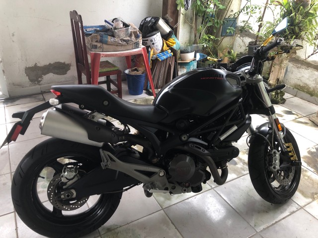 DUCATI MONSTER 696