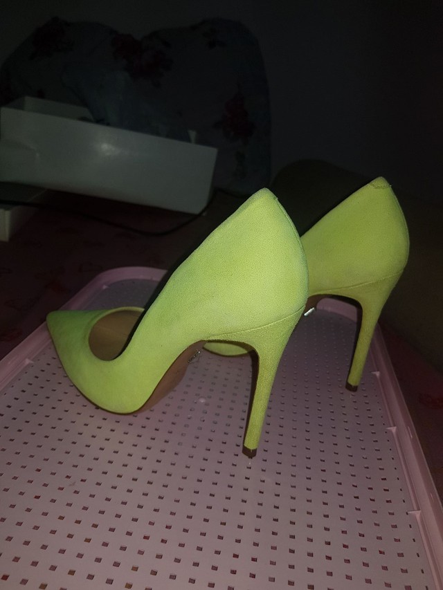 scarpin schutz neon - Roupas e calçados - Residencial Itaipu, Goiânia  1014638177 | OLX