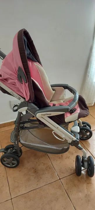 Carrinho de bebê menina da marca Peg Perego pliko p3 compact rosa - Foto 2