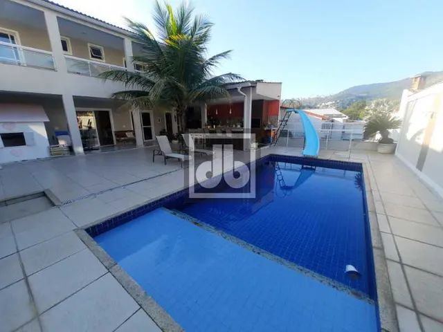 Casa em condomínio-Anil-Jacarepaguá-excelente - varandas - piscina -salão em 3 ambientes -