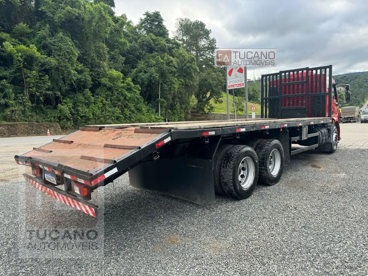 Caminhão Volvo VM 260 Truck - 2012 - Plataforma - Foto 7