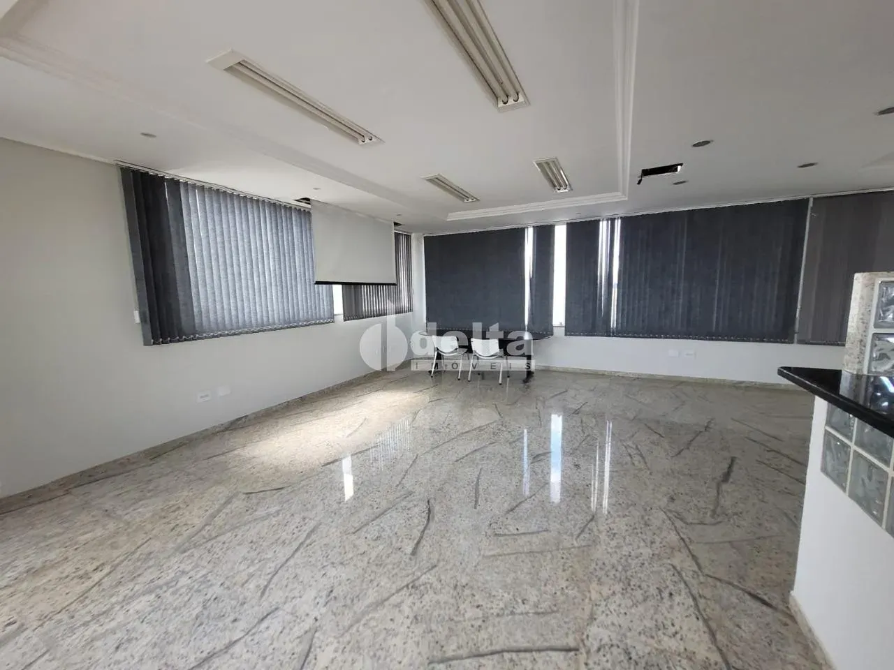 Sala disponível para locação no bairro Umuarama em Uberlândia-MG