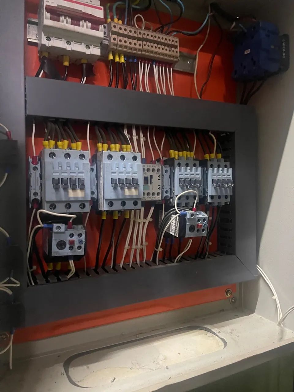 Dobradeira  Newton 3050 mts 40 ton buchas novas impecável  - Foto 2