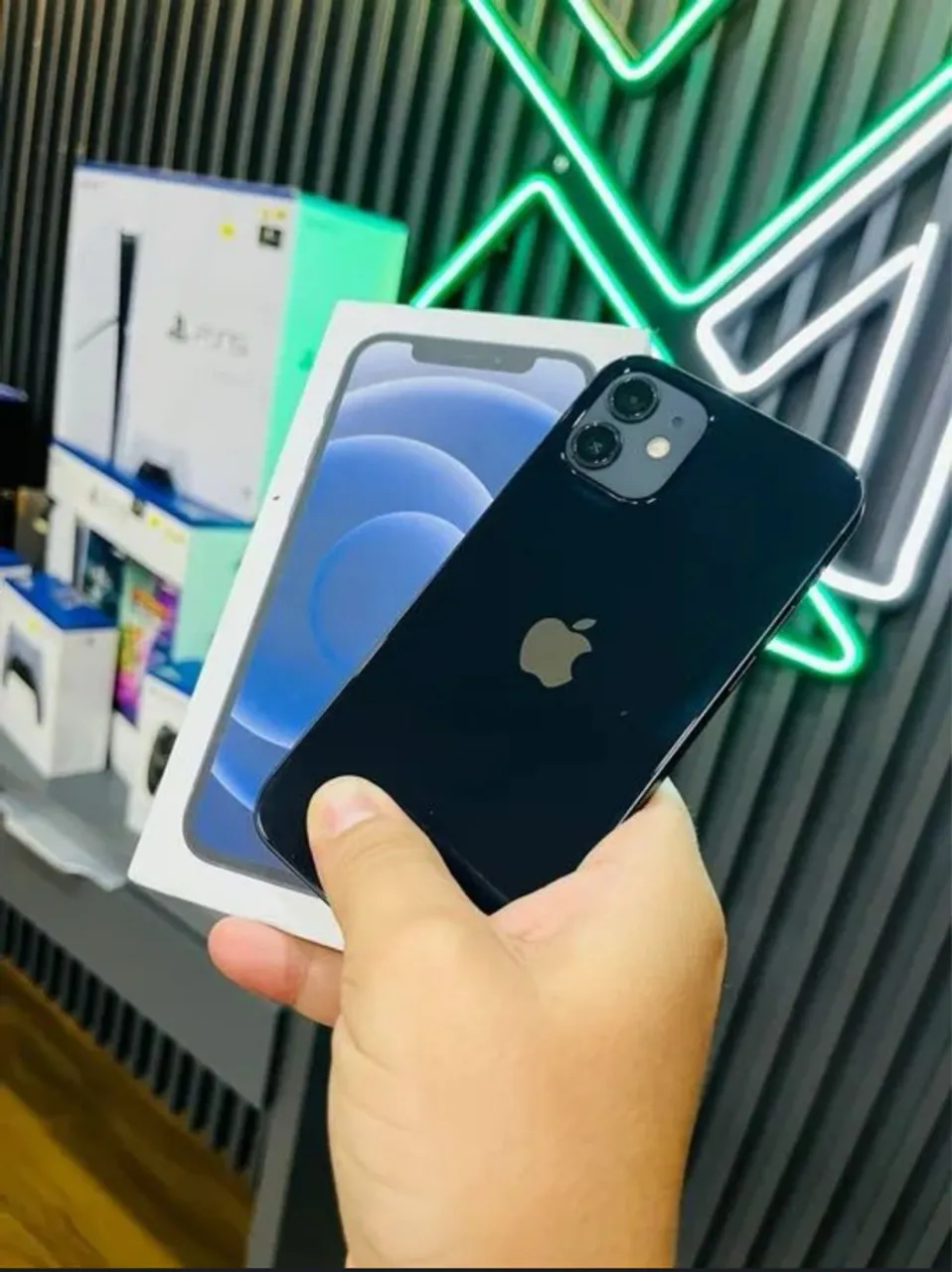 iPhone 12 semi novo 