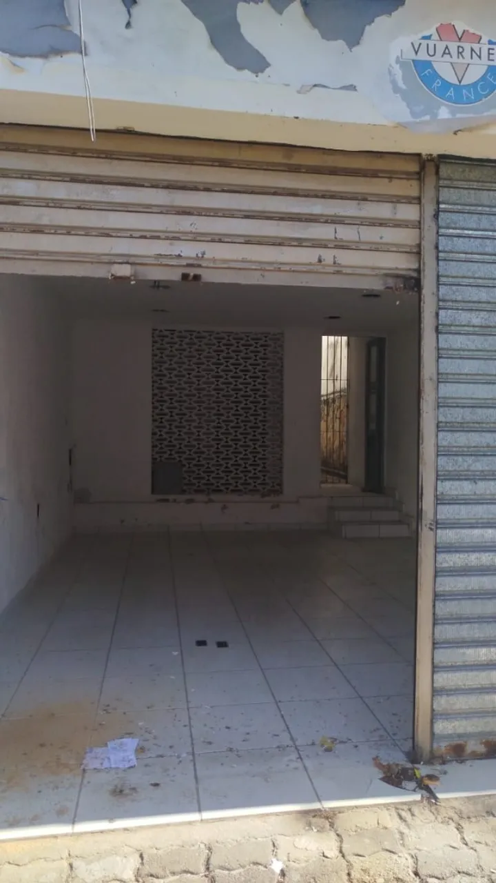 Vendo ou troco casa de andar com ponto comercial