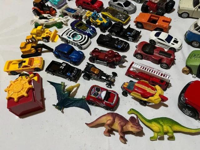 brinquedos grande carreta 6 rodas cegonha e 35 carrinhos e dinossauros - Foto 2