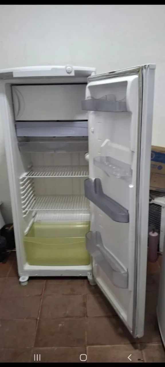 Geladeira Pequena - Ótima para Apartamentos