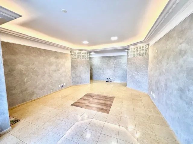 Sala comercial Moderna e funcional  Porcelanato - vagas na frente