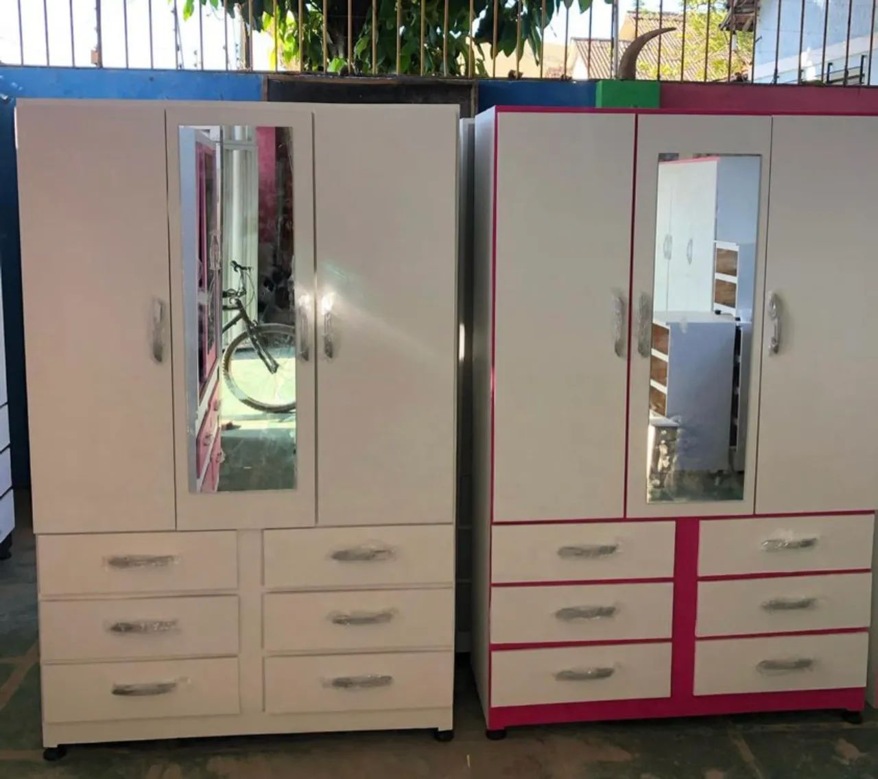Guarda-roupa 3 Portas com 6 Gavetas em madeira de bloco - Foto 4