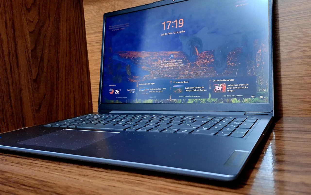 Notebook Lenovo - Ótimo Desempenho e Design Elegante