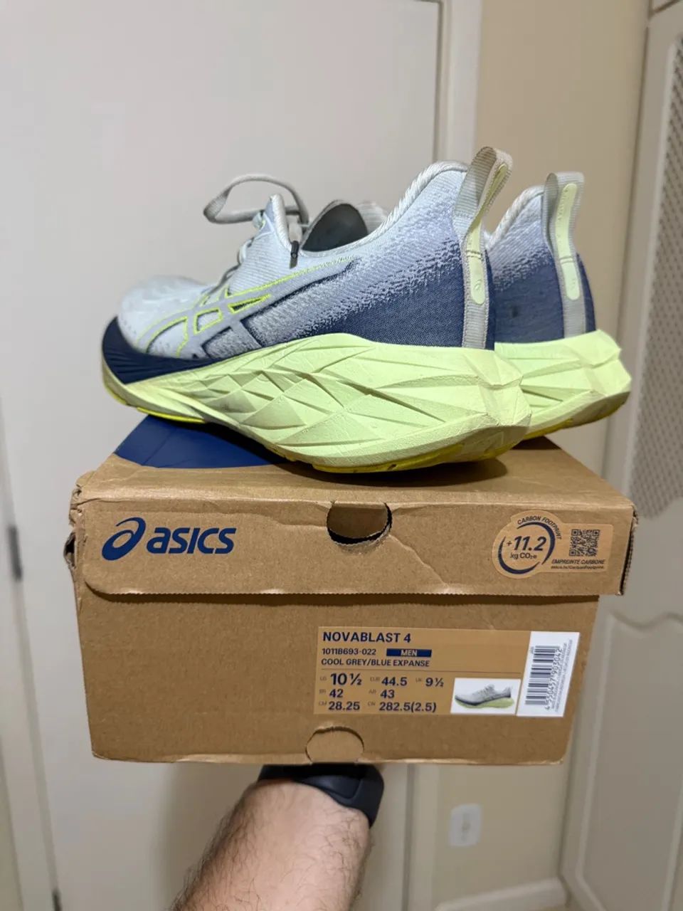 Tênis Asics Novablast 4 - Tamanho 42 - Foto 2