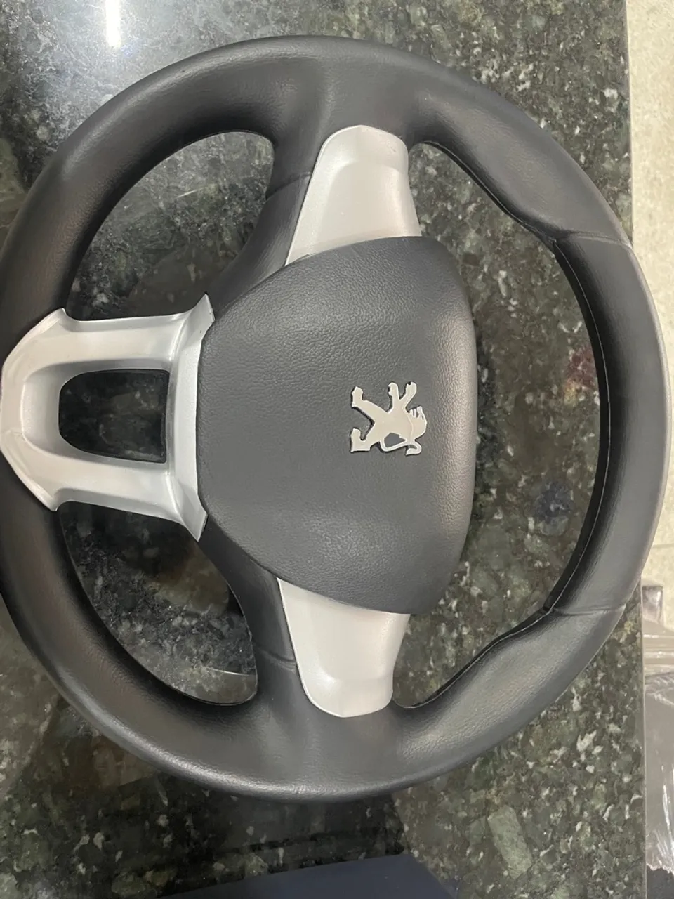 Volante Peugeot