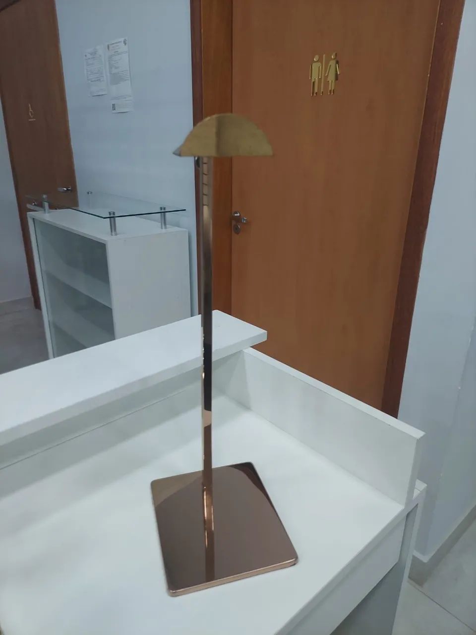 Suporte de metal dourado para bolsas  - Foto 3